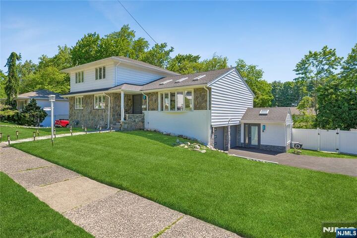 Property Photo:  13 Munsey Road  NJ 07630 