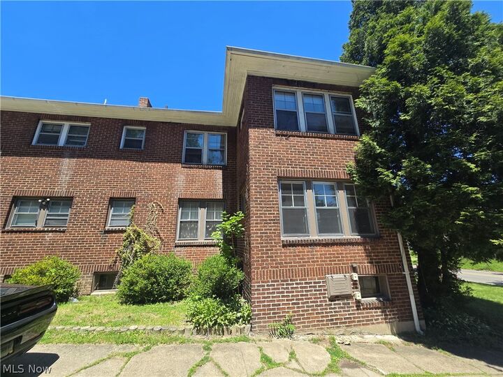 Property Photo: 2424 Elm Street OH 44505