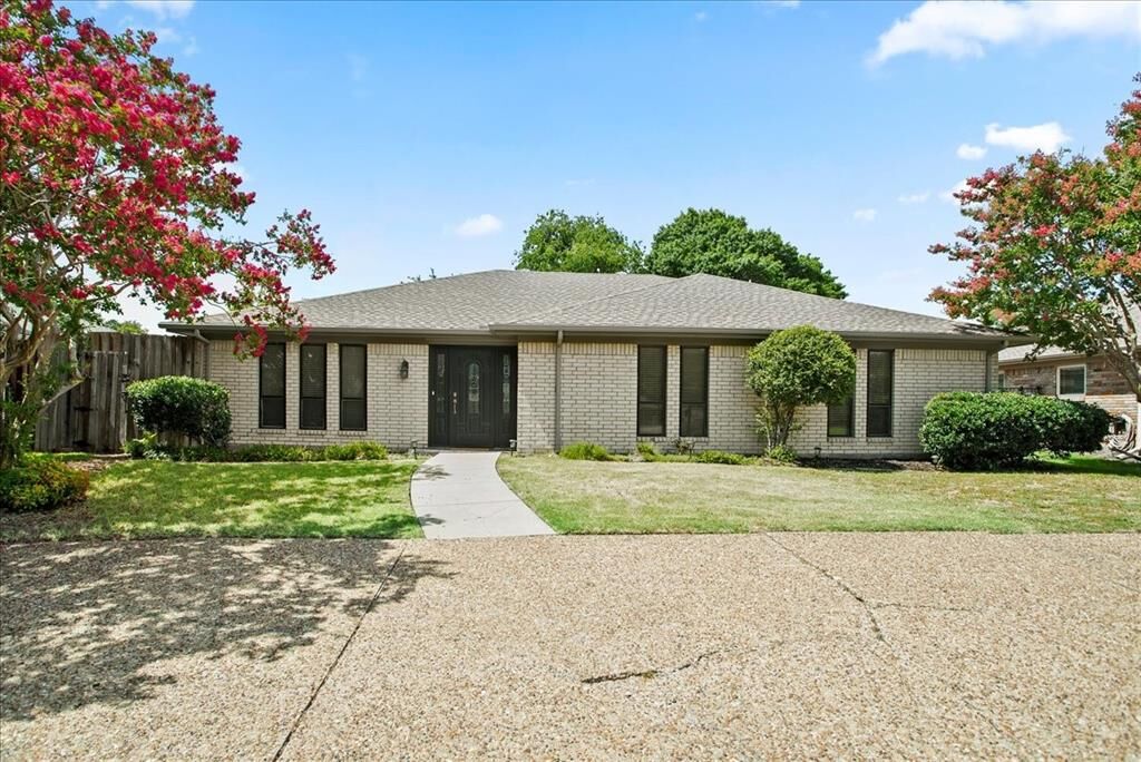 Property Photo: 2309 Lawndale Drive TX 75023