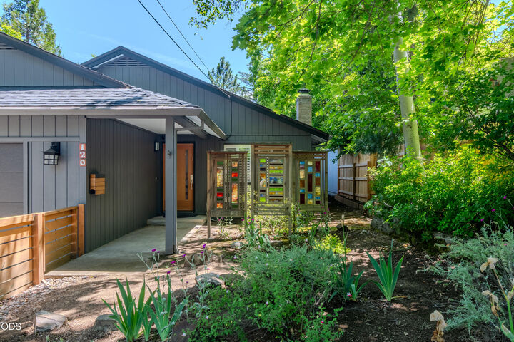 Property Photo: 120 Nob Hill Street OR 97520