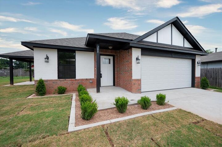 Property Photo: 280 Windsor Way OK 73110