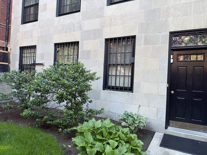 Property Photo:  276 Marlborough Street G2  MA 02116 