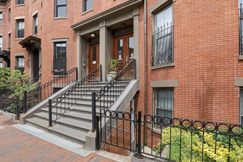 Property Photo:  514 Massachusetts Ave. 5  MA 02118 