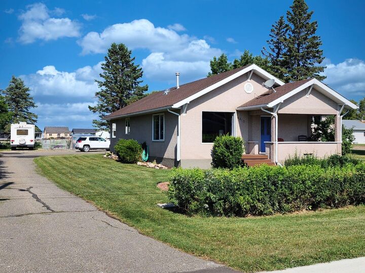 Property Photo: 4813 4 Street W AB T0L 0T0