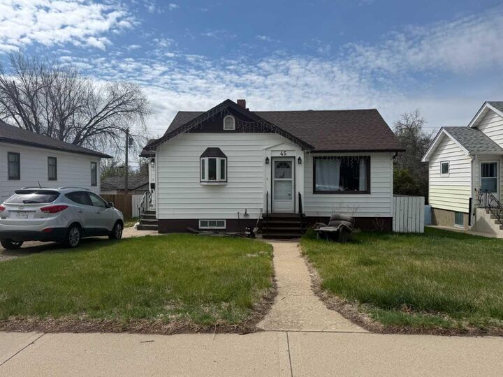 45 4 Street SW — photo 1