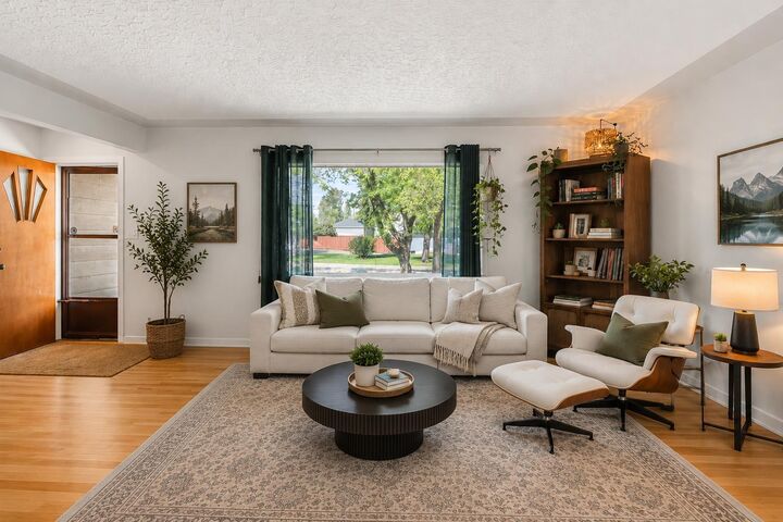 Property Photo: 1207 40 Avenue NW AB T2K 0G3