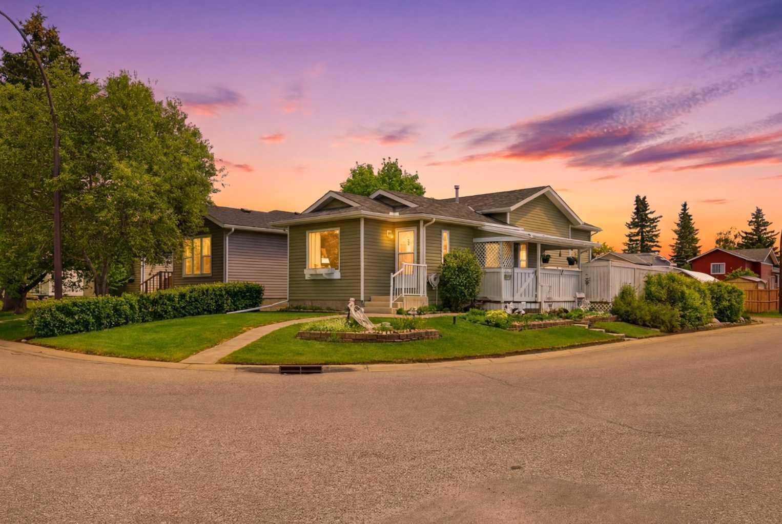 Property Photo: 45 Taradale Close NE AB T3J 3E5