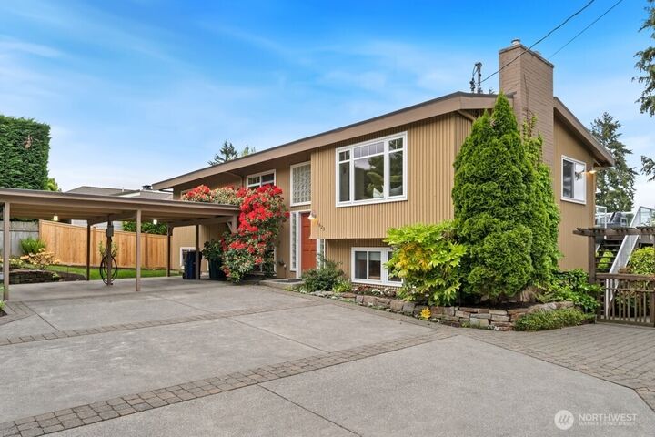Property Photo: 1623 2nd Street WA 98033