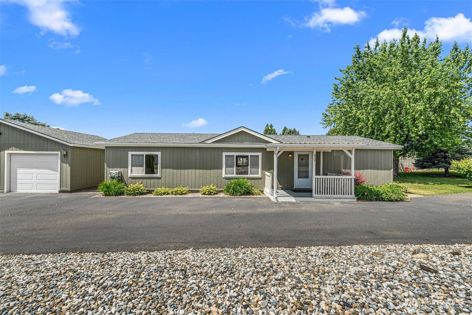 Property Photo:  425  Nightengale Place  WA 98802 