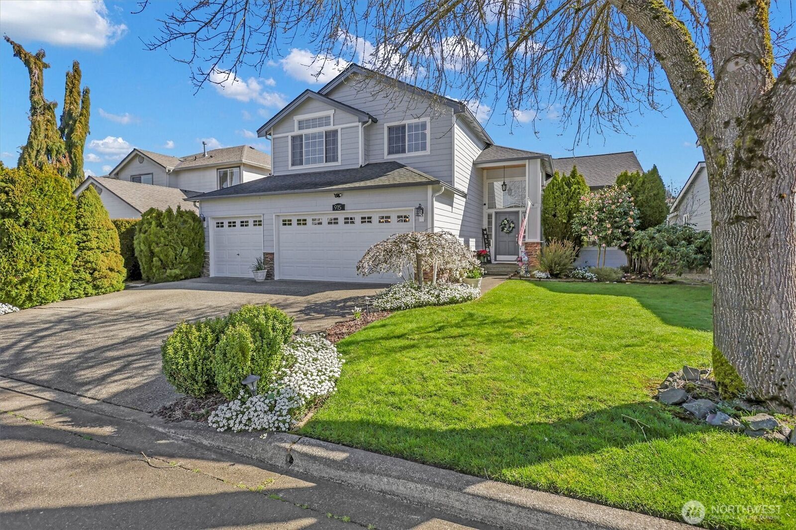 Property Photo: 915 N Laurel Lane WA 98406