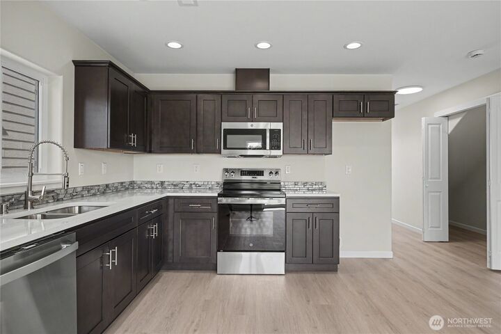 Property Photo:  415 N Fifth Avenue  WA 99326 