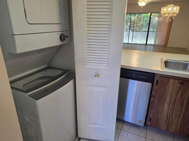 Property Photo: 170 SE 7th Street SE 301 FL 33441