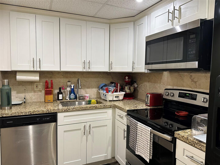 Property Photo:  4156 Inverrary Drive 205  FL 33319 