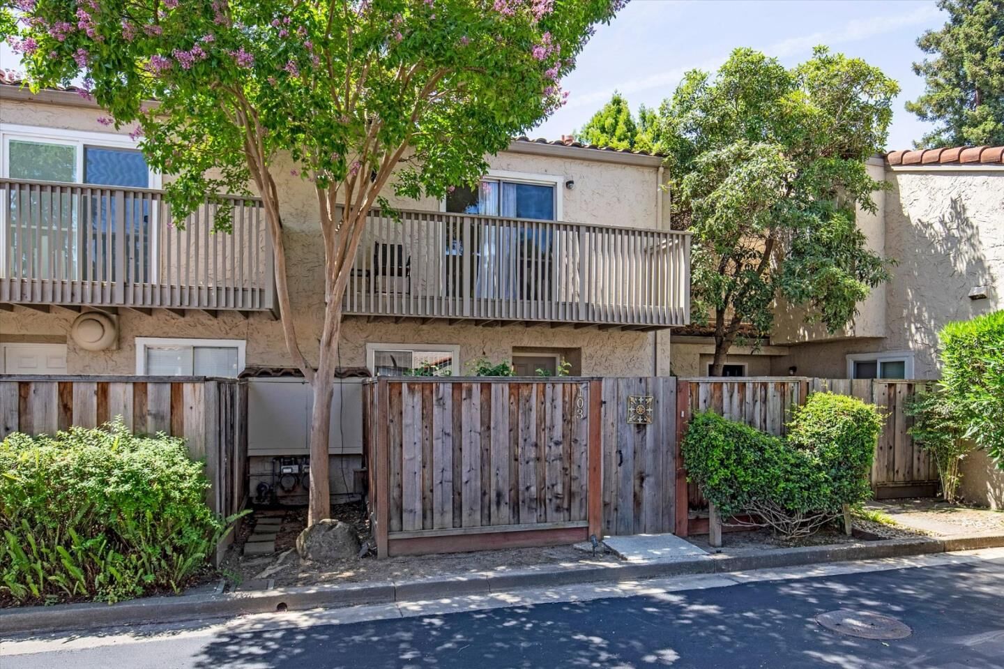 Property Photo: 103 Missiion CA 94303