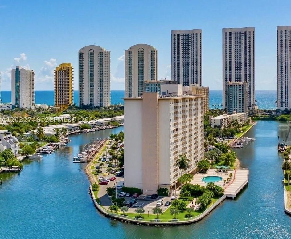 Property Photo: 400 Kings Point Dr 309 FL 33160