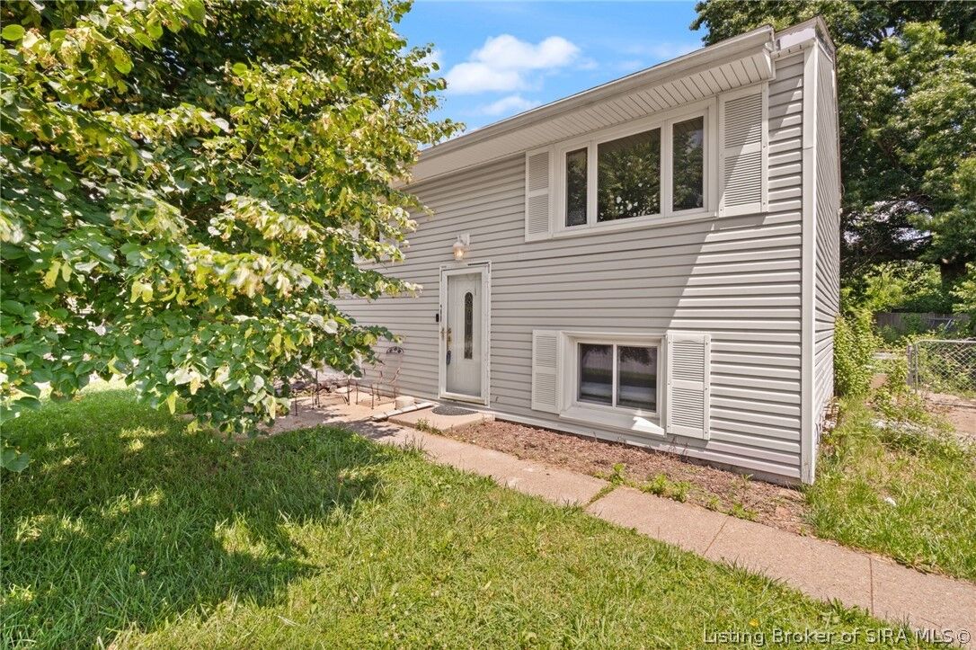 Property Photo: 115 Denny Drive IN 47150