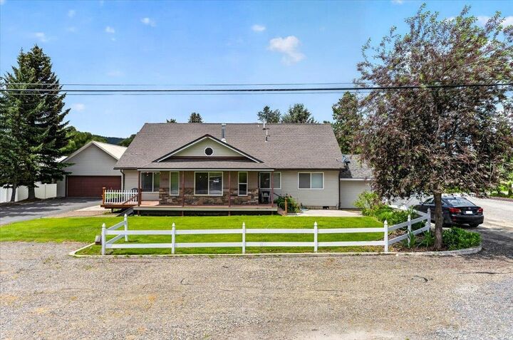 Property Photo:  1005 N 3rd E St  WA 99109 