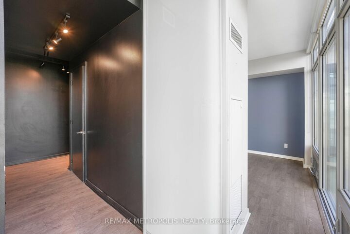 Property Photo: 103 The Queensway Avenue 1414 ON M6S 5B3