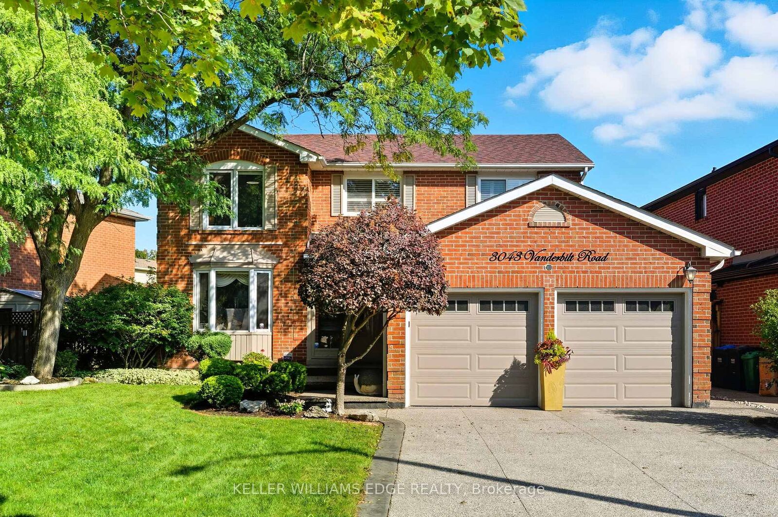 Property Photo: 3043 Vanderbilt Road ON L5N 4W8