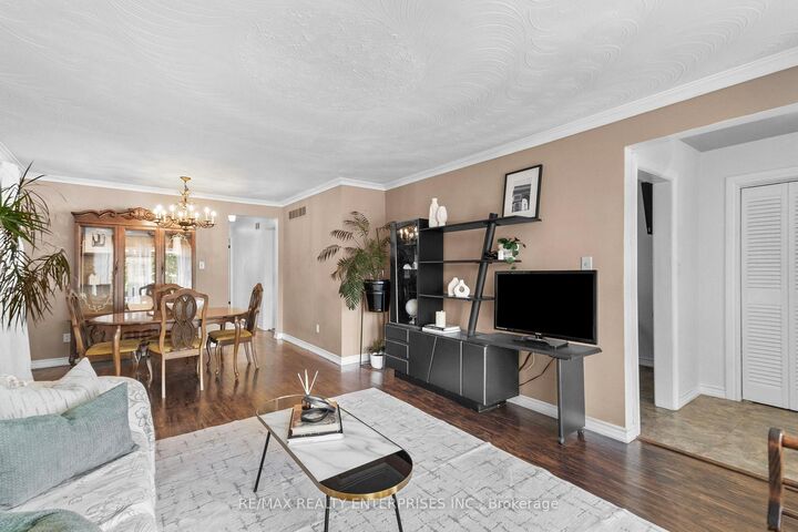 Property Photo: 1083 Melton Drive ON L4Y 1L3