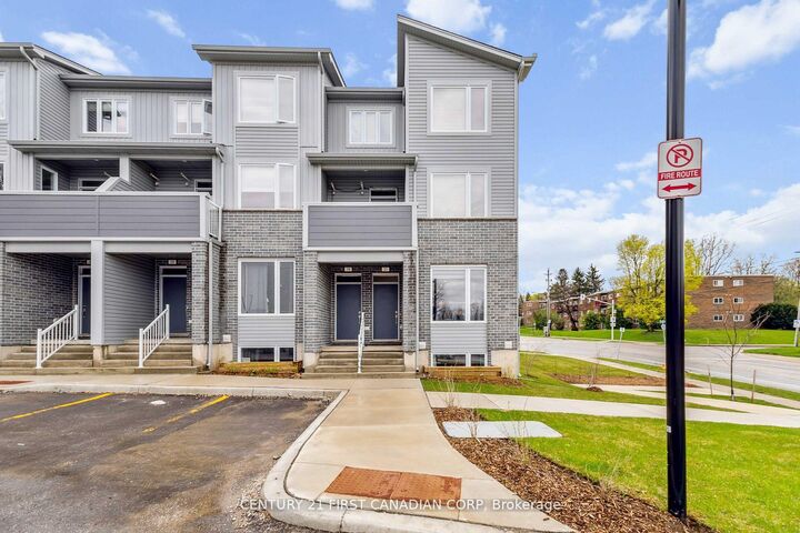 Property Photo: 990 Deveron Crescent 21 ON N5Z 0B7