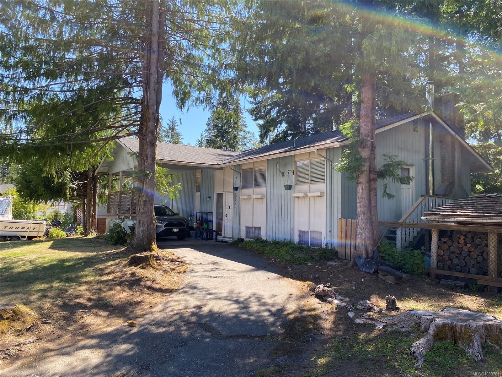 Property Photo: 380 Alder Cres BC V0P 1G0