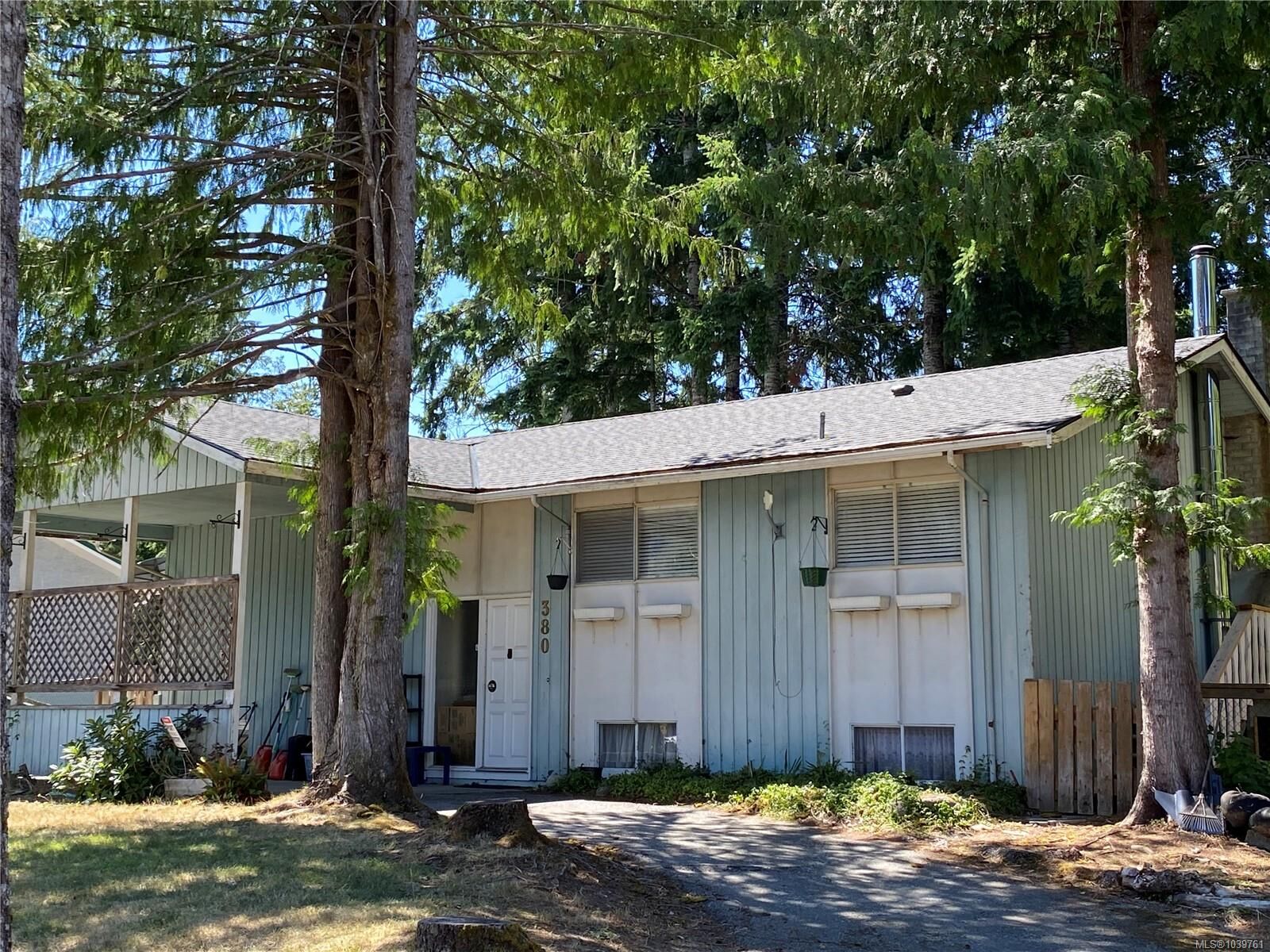 Property Photo: 380 Alder Cres BC V0P 1G0