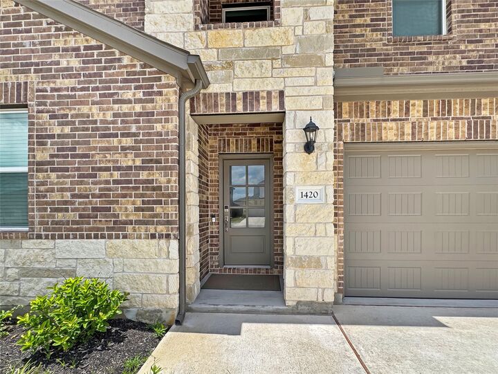 Property Photo: 1420 Carvin Way TX 78660