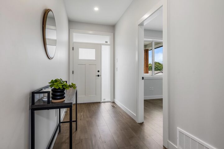 Photo de la propriété: 7142 Rochester Avenue BC V2R 2P3