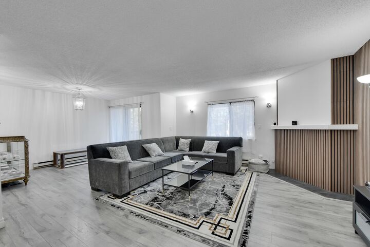 Property Photo: 7064 133B Street 203 BC V3W 8A4