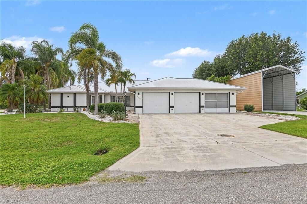 Property Photo: 23531 Dunstan Ave FL 33954