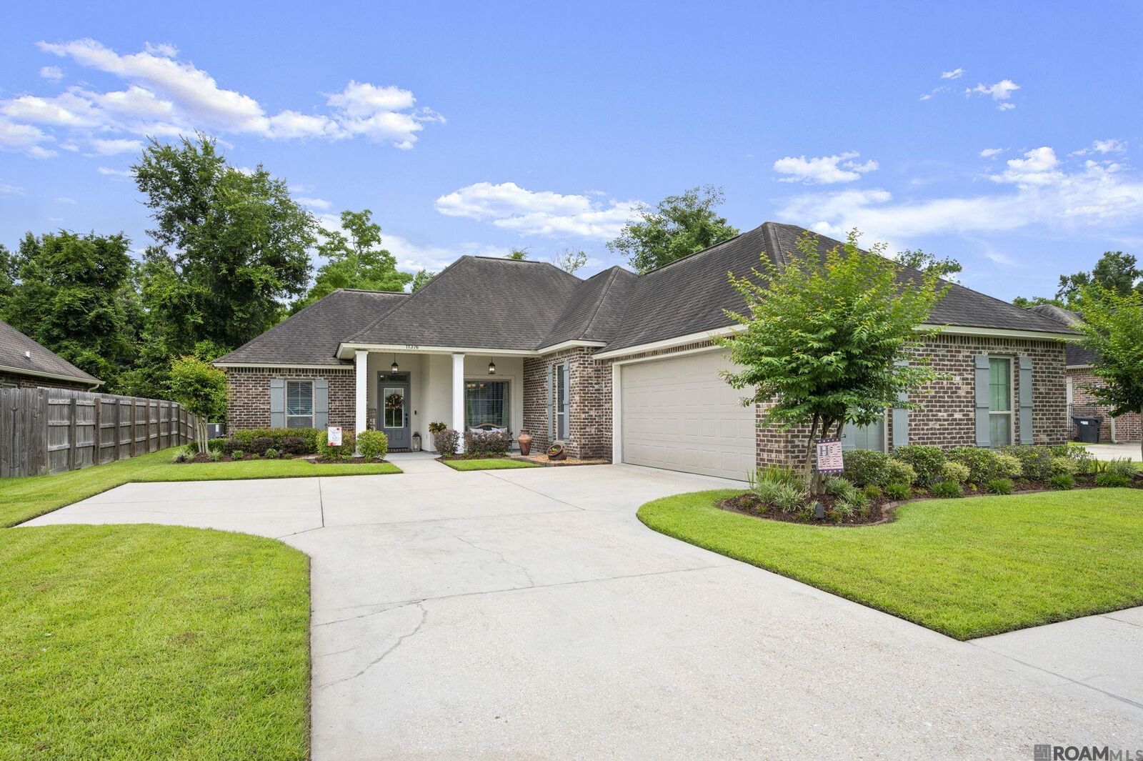Property Photo: 11376 Oak Run Dr LA 70734