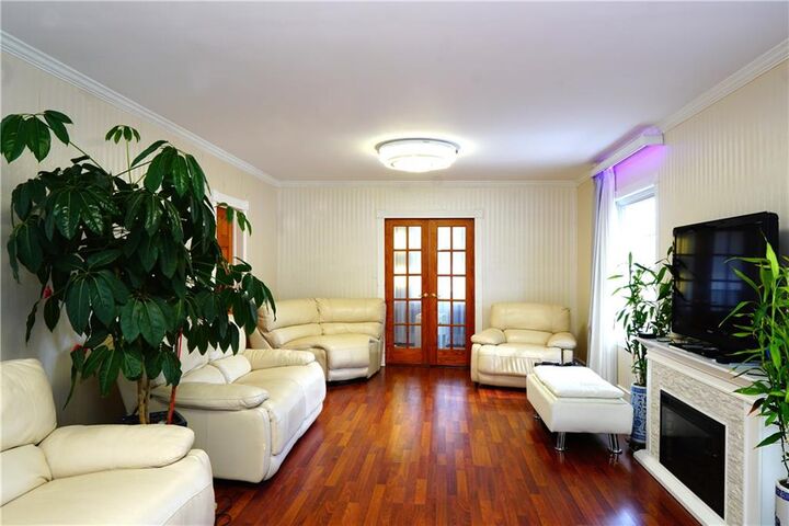 Property Photo: 230 Lindenwood Road NY 10308