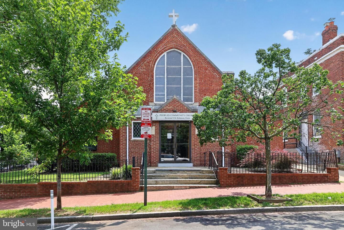 Property Photo:  653 11th Street NE  DC 20002 