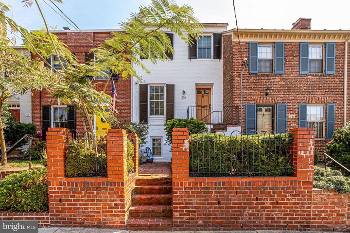 Property Photo:  708 S Royal Street  VA 22314 