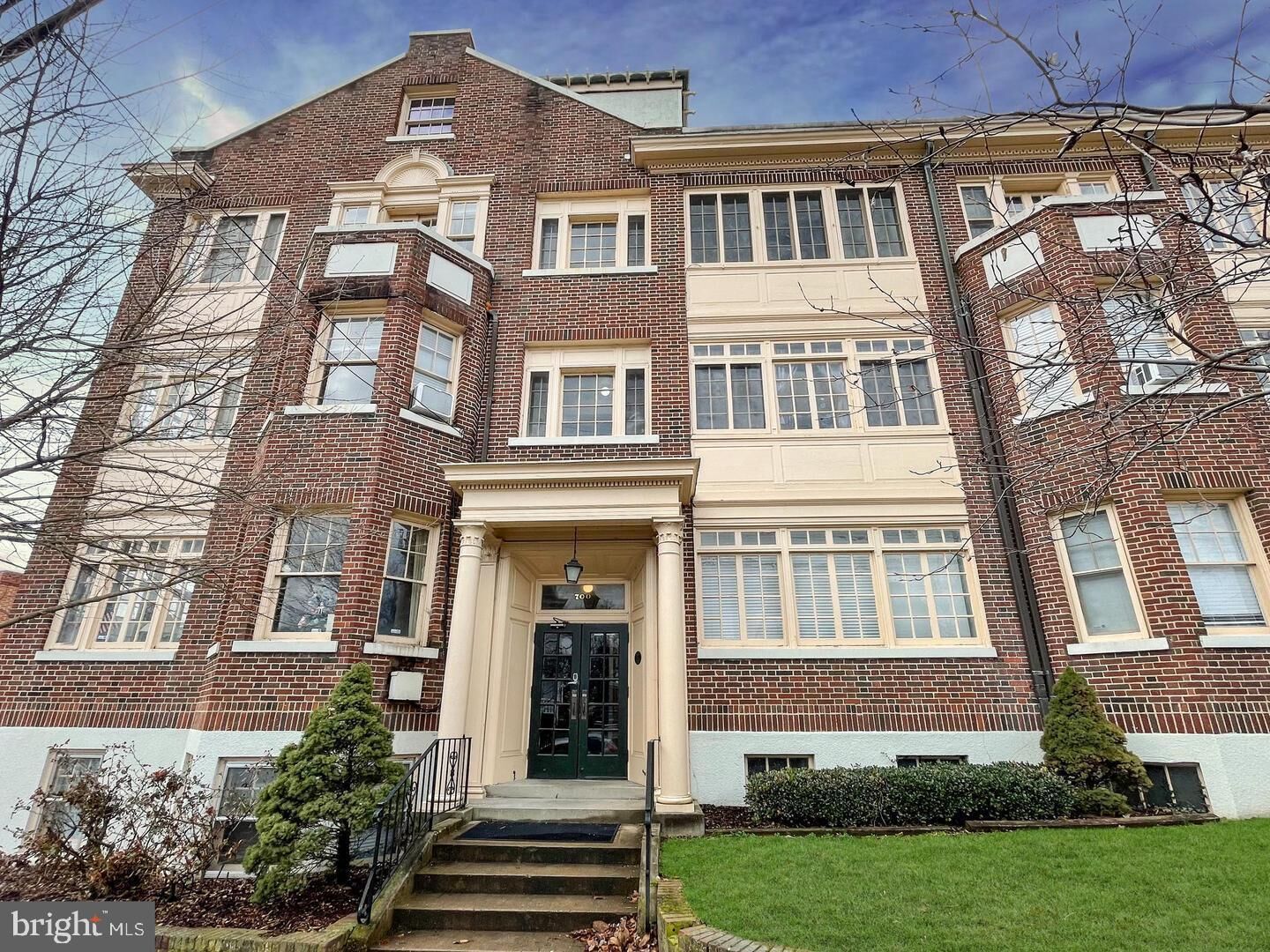 Property Photo:  700 Prince Edward 1  VA 22401 