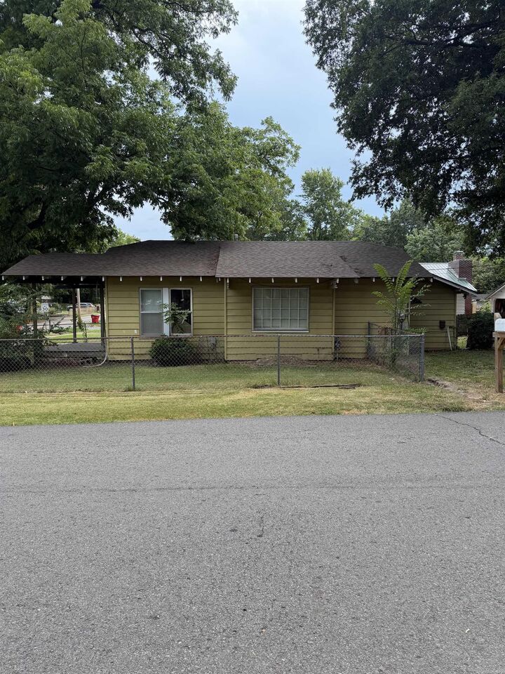 Property Photo:  511 N Oak Street  AR 72110 