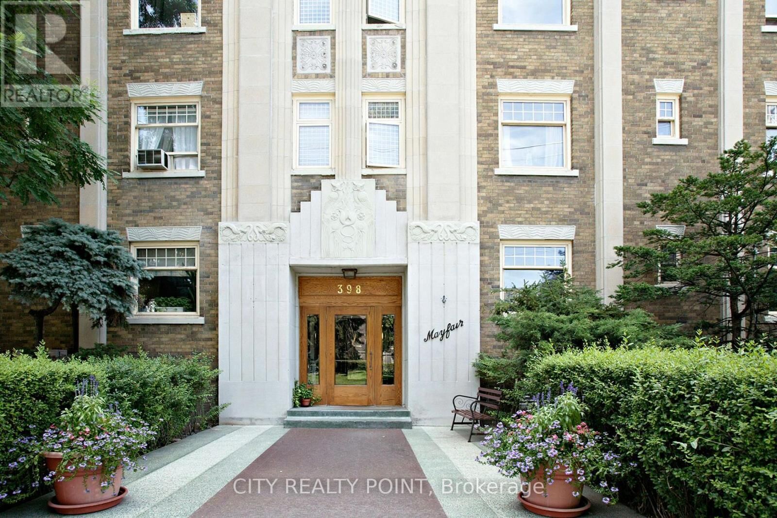 Property Photo:  394 Avenue Road 507  ON M4V 2H4 