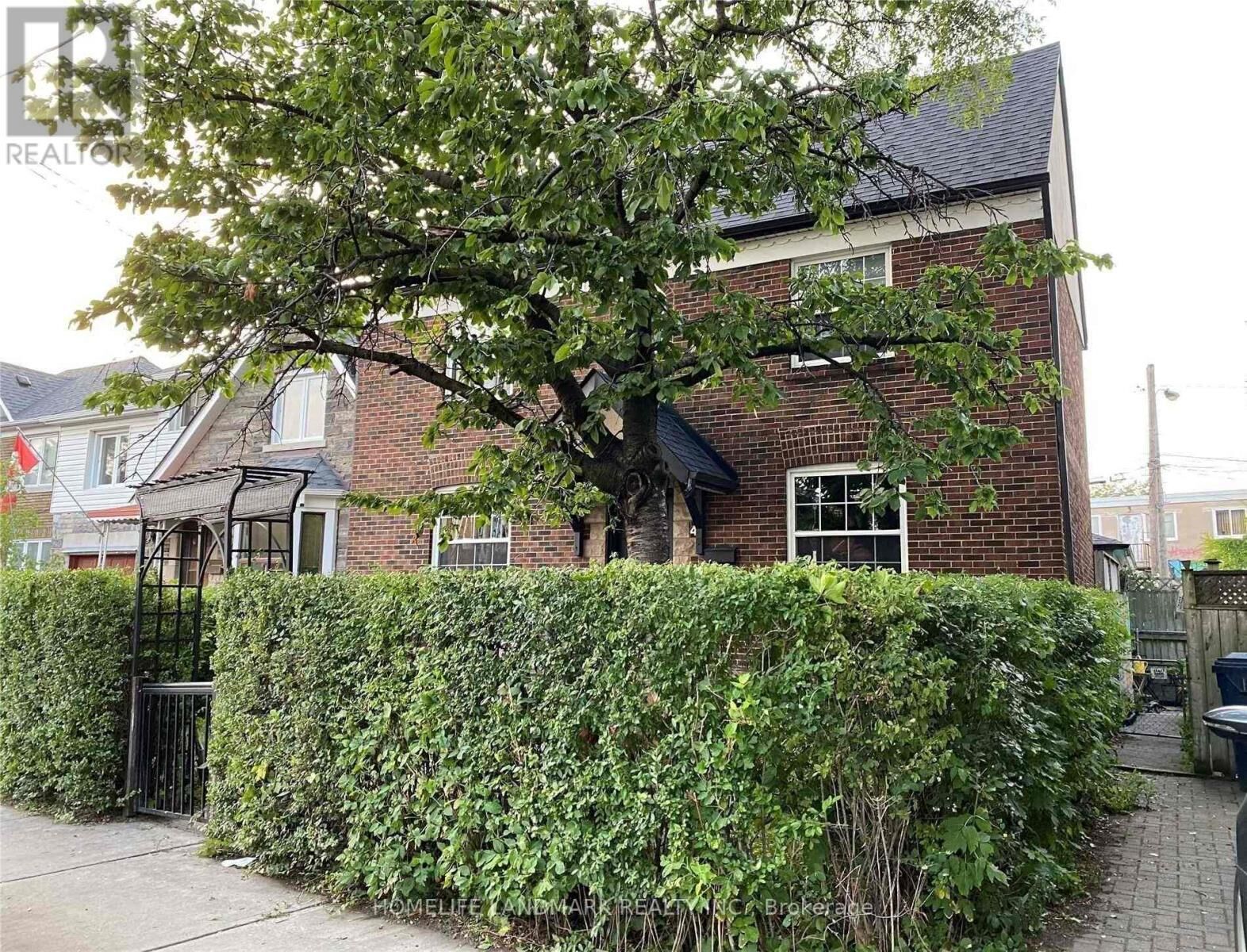 Property Photo:  4 Sully Crescent Upper  ON M6J 2E4 