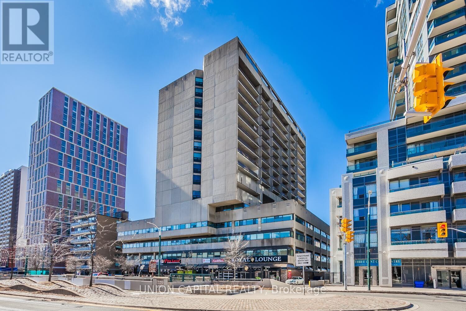 Property Photo:  720 Spadina Avenue 904  ON M5S 2T9 
