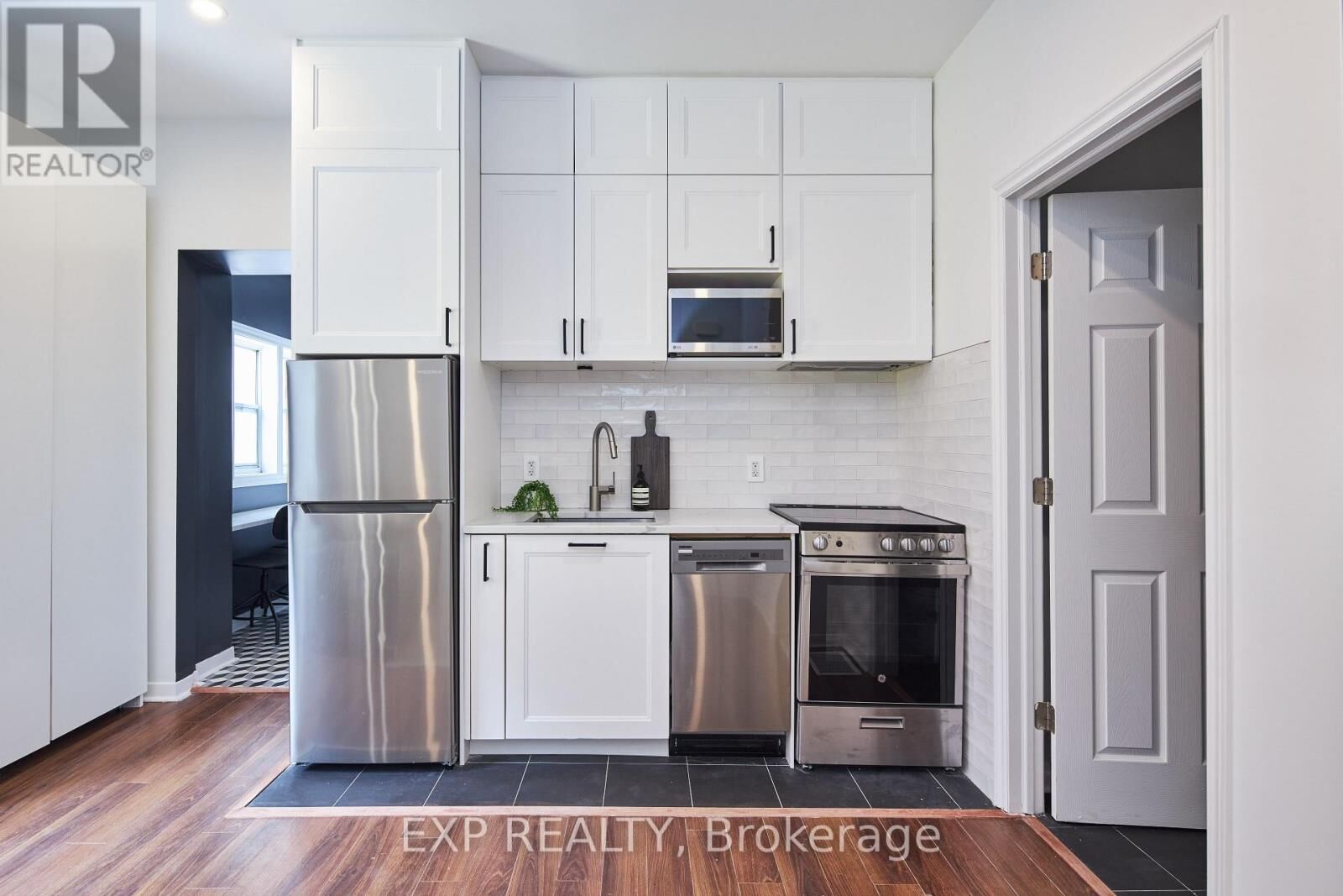Property Photo:  331 Catherine Street  ON K1R 5T4 