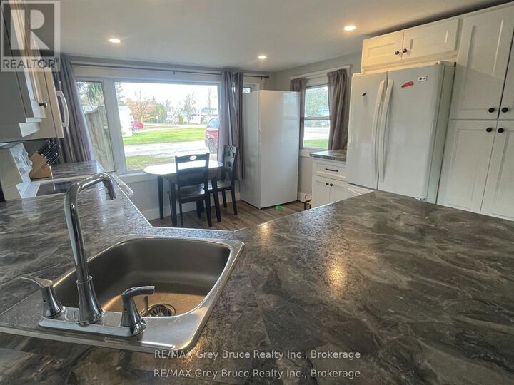 Property Photo: 102 Grace St ON N0H 2N0