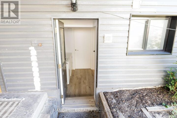 Property Photo:  654 Eaglemount Crescent  ON L5C 1N9 