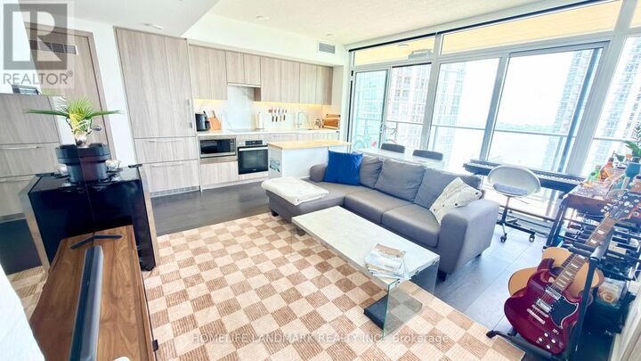 Property Photo:  3 Concord Cityplace Way 3711  ON M5V 0X4 