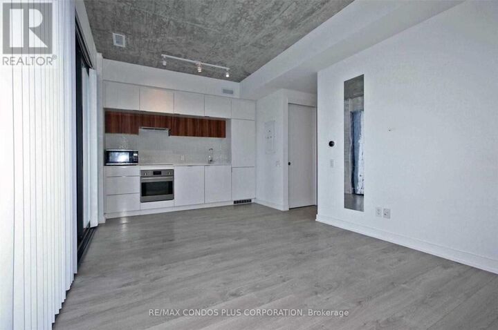 Property Photo: 185 Roehampton Avenue 1504 ON M4P 2K5