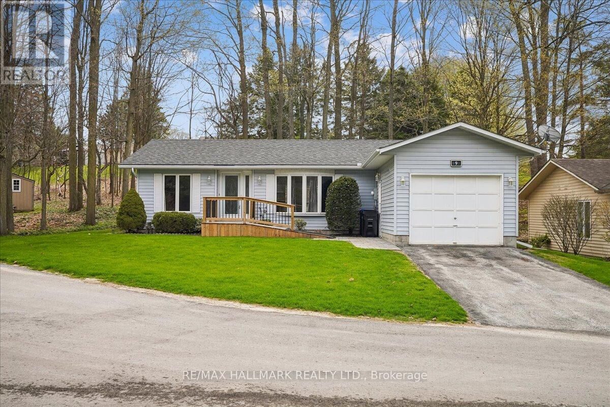 Property Photo:  9 Pinetree Court  ON L0G 1W0 