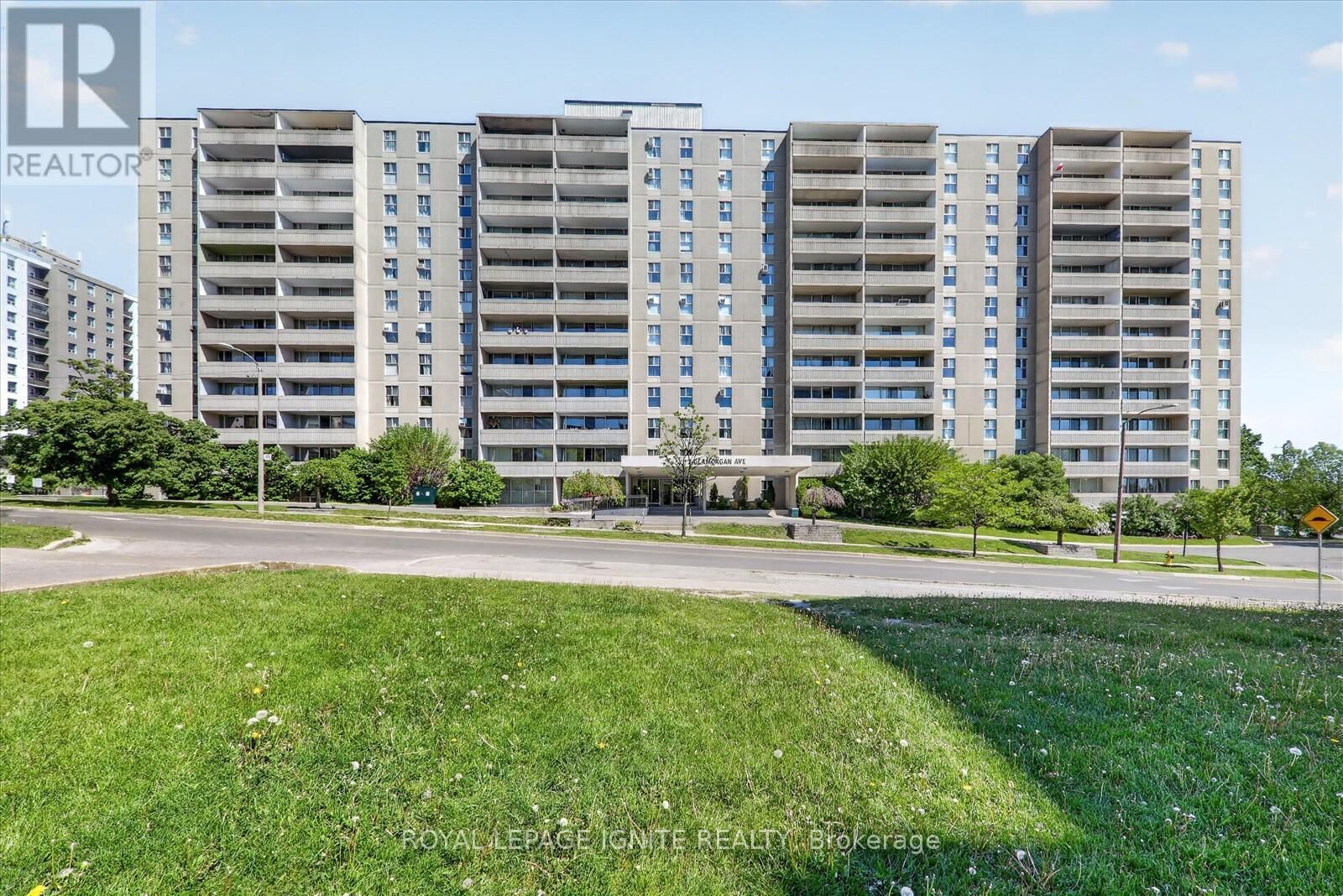 Property Photo: 2 Glamorgan Avenue 516 ON M1P 2M8