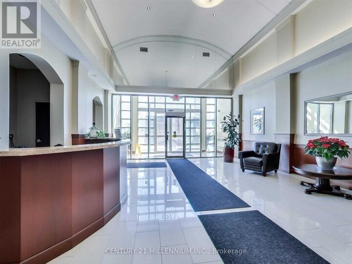 Property Photo:  1359 Rathburn Road East 1014  ON L4W 5P7 