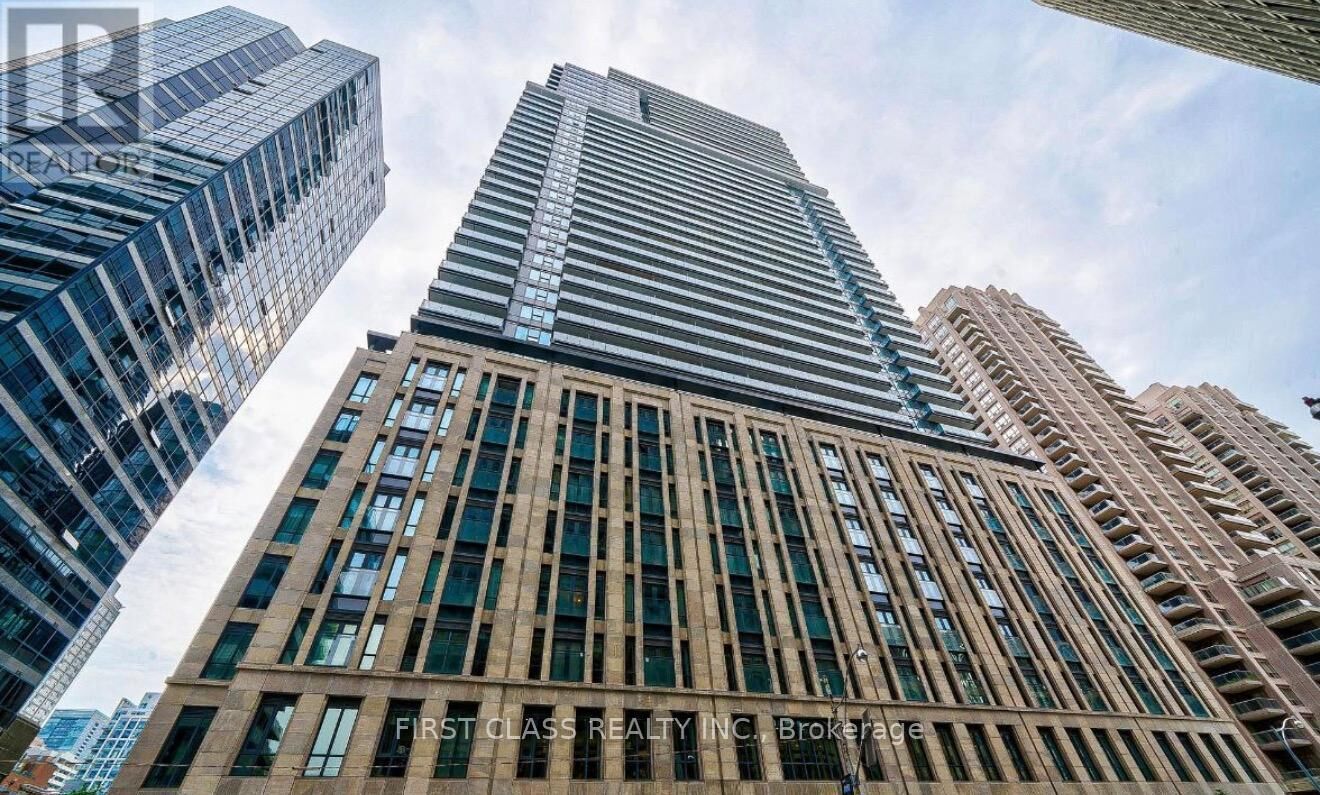 Property Photo: 955 Bay Street Ph4106 ON M5S 2A2