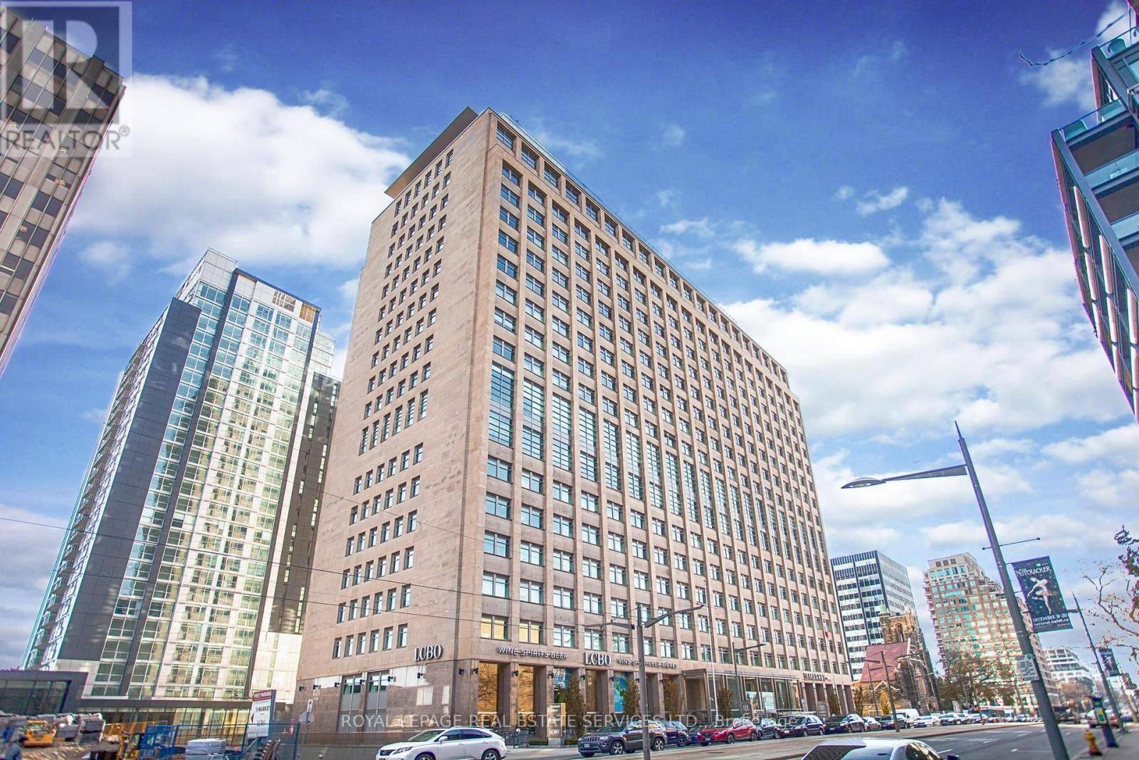Property Photo:  111 St Clair Avenue West 928  ON M4V 1N5 